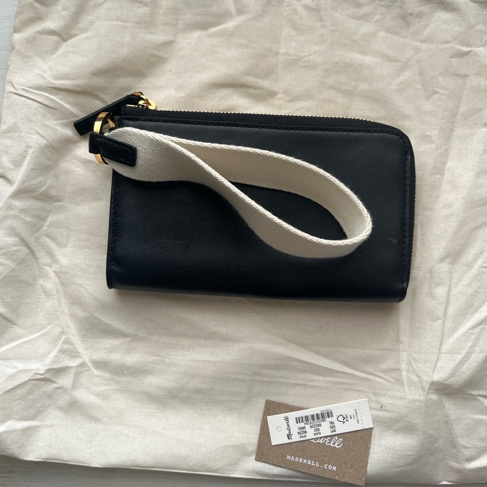 Madewell Essential Zip Clutch retails $88 - Picture 3 of 8